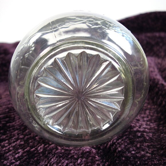 [Vintage] Clear Glass Grape Pattern Wine Decanter - Picture 11 of 11